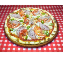 Пицца с ветчиной и оливками на пышном корже
